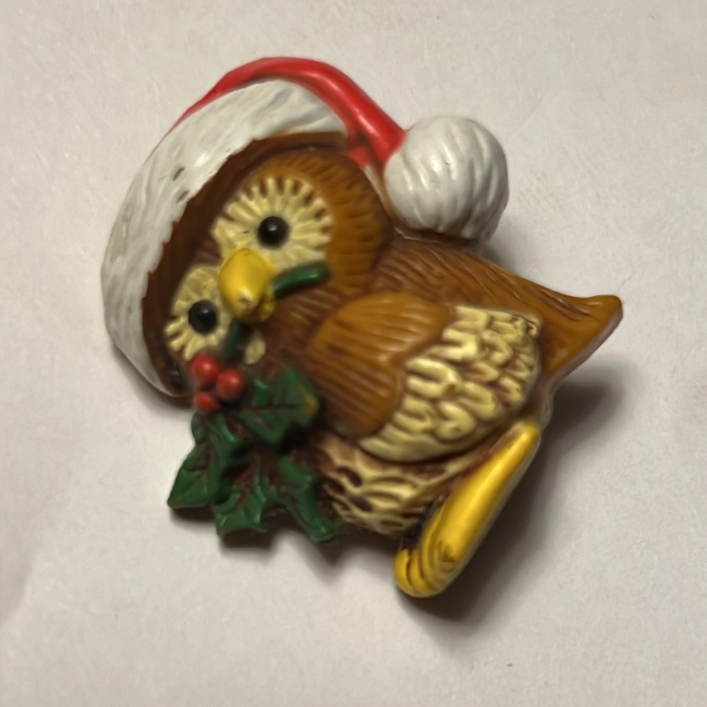 Vintage Jewelry Signed Hallmark Adorable Owl In Santa Hat Christmas Pin Brooch